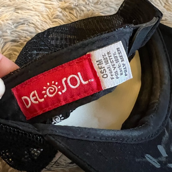 Delsol blank and white hat - Picture 3 of 4